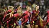 Die DFB-Frauen jubeln mit den Fans