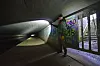 Der MOPO-Reporter im „Ratten-Tunnel“. Links fließt die Seeve, rechts ist ein Aufgang zum Rangierbahnhof Maschen.