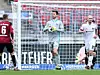 Sven Ulreich (M.) spielte in Nürnberg solide.