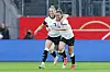 Giulia Gwinn und Selina Cerci jubeln über ein Tor der Nationalmannschaft