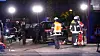 Ein 49 Jahre alter Mann ist mit seinem Wagen in eine auf der Straße stehende Gruppe Feiernder gefahren.