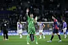 Marc-André ter Stegen winkt den Fans zu.