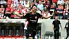 Hugo Ekitiké jubelt nachdem Frankfurt den Einzug in die Champions League klar gemacht hat