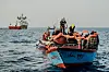 Migranten auf einem Boot (Symbolbild).