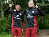 Rodrigo Zalazar (l.) kam aus Frankfurt und überzeugte mit einer Tanzeinlage, Lukas Daschner, der aus Duisburg zu den Kiezkickern stieß, entschied sich für einen Rap-Song.