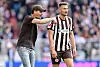 St. Pauli-Trainer Trainer Alexander Blessin spricht mit Abwehrspieler Hauke Wahl