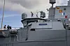 Die fregatte Hamburg der Deutschen Marine liegt am Sonntag in Kopenhagen. Wenige Tage vor zwei EU-Gipfeltreffen in Kopenhagen sind an dänischen Militärstandorten erneut Drohnen unbekannter Herkunft gesichtet worden.