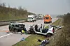 Die zwei verunfallten Autos stehen auf der A38