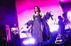 Nelly Furtado ist bei ihrem Konzert im Stadtpark sichtlich bester Laune.