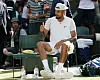 Nick Kyrgios mit erhobenem Daumen.