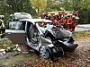 Auto gerät auf Bundesstraße bei EInhaus von der Fahrbahn ab und kracht gegen Baum – Fahrer tot