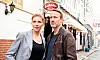 Die Schauspieler Franziska Weisz und Wotan Wilke Möhring stehen während eines Fototermins zum NDR-Tatort 'Die goldene Zeit' zusammen.