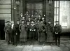 1918 endet das Kaiserreich, für kurz Zeit übernehmen Arbeiter und Soldatenräte die Macht. Anschließend wird gewählt – endlich demokratisch. Und auch die Frauen erhalten das Wahlrecht