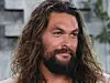 Schauspieler Jason Momoa fliegen die Frauenherzen zu.