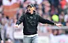 St. Pauli-Trainer Alexander Blessin im Spiel gegen Bayer Leverkusen