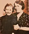 Ingrid von Halle, geb. 1928, mit ihrer Mutter Josephine von Halle. Deportiert am 18. November 1941 nach Minsk