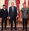 Özil (r.) zeigt sich wieder mit dem türkischen Machthaber Erdogan (Mitte).