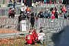 Polizei und und geduckte Fans bei der Parade der Chiefs.