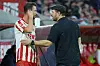 Mark Uth spricht mit Steffen Baumgart