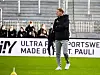 St. Pauli-Trainer Timo Schultz beim Heimspiel gegen Aue.