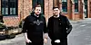 Hamburgs Szene-Gastronomen Fabio Haebel und Tim Mälzer haben sich zusammengetan und das „Kehrwiederpaket” auf die Beine gestellt.
