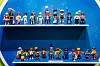 Playmobil-Figuren im Regal