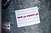Aufkleber mit der Aufschrift „Nur Ja heißt Ja“ an einem Laternenmast in Hamburg.