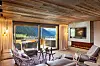 Eine private Loggia mit Whirlpool und großzügige Räumlichkeiten erwarten den Gast in den Spa Chalets.