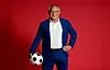 Felix Magath mit Ball in Hand