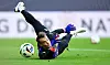 Manuel Neuer hechtet einem Ball hinterher