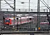 Eine S-Bahn der Linie 3 fährt aus dem Bahnhof Altona in Richtung Pinneberg.