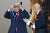 Donald Trump und Gianni Infantino bei der Übergabe des FIFA-Friedenspreises