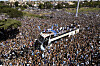 Rund fünf Millionen Fans jubelten in Buenos Aires den argentinischen WM-Helden auf dem Bus zu.