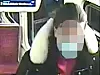 Dieser junge Mann soll zusammen mit zwei anderen einen 19-Jährigen ausgeraubt haben.