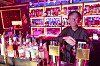 Erst war er Betreiber eines Männer-Puffs auf dem Kiez, heute hat Ronny Petzet die Pension „Chez Ronny“ an der Reeperbahn und die Cocktailbar „Chez Ronnys Lounge“ an der Silbersackstraße.
