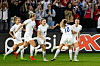 Lucy Bronze (r.) feiert ihr Tor zum 2:0 gegen Schweden.