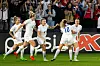 Lucy Bronze (r.) feiert ihr Tor zum 2:0 gegen Schweden.