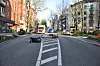 Einsatzwagen der Polizei und Feuerwehr am Einsatzort in Hamburgs-Eimsbüttel.