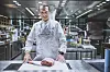 Oliver Pfahler (49) ist der Küchen-Direktor im Edel-Steakhaus „Grill Royal“ am Ballindamm.