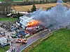 Eine mutmaßliche Explosion löste den Großbrand aus.