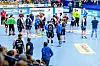 Spieler von Lemgo und Potsdam stehen auf der Platte