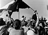 St. Pauli-Fans feiern 1990 auf der Straße den Klassenerhalt