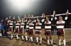 Die St. Pauli-Profis feiern 1995 Hand in Hand den Klassenerhalt