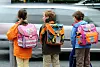 Kinder auf dem Schulweg