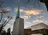 St. Nikolai am Klosterstern. Der Bau vorn wurde für ein altes Kirchenfenster entworfen.
