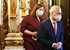Hamburg: Peter Tschentscher (SPD) und Katharina Fegebank (Grüne) gehen am 21. Dezember 2021 zur Landespressekonferenz nach der Senatssitzung zur Corona-Lage im Rathaus.