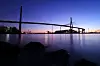 Die Köhlbrandbrücke im Abendlicht. Diesen Anblick wird es irgendwann nicht mehr geben: