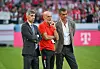 Paolo Maldini und Stefano Pioli stehen zusammen auf dem Platz