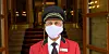 Die Mitarbeiter im Hotel „Vier Jahreszeiten“ müssen nun Maske tragen.