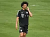 Bayern-Neuzugang Leroy Sané kam zum ersten Training der Münchner gleich mal zu spät.